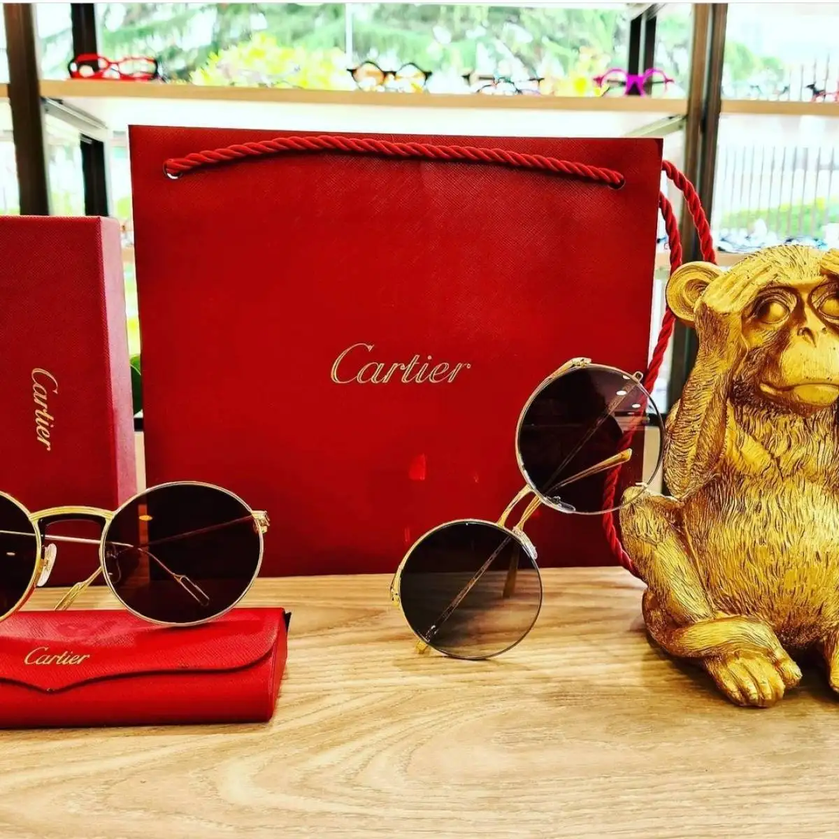 Lunette de soleil et de vue de luxe de la marque Cartier pour femme  Cannes